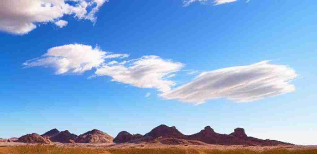 Granular clouds